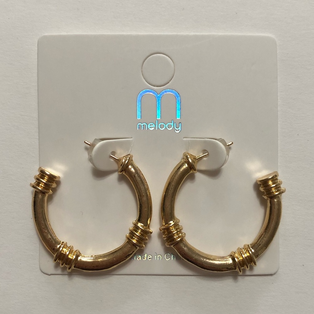 NWT gold open accent hoop earrings - Picture 2 of 5